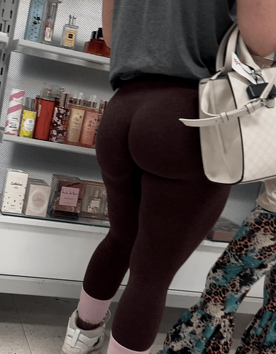 Big booty shopper #GOf0HFiH