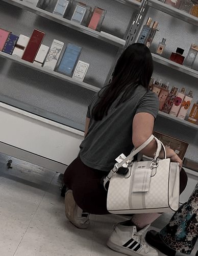 Big booty shopper #RZOOeFA9